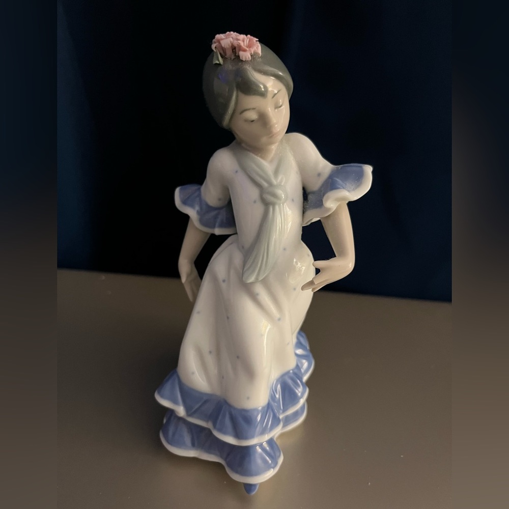 Lladro Juanita, Spanish Flamenco Dancing Girl, hand made in 1983 in Spain Dasia.